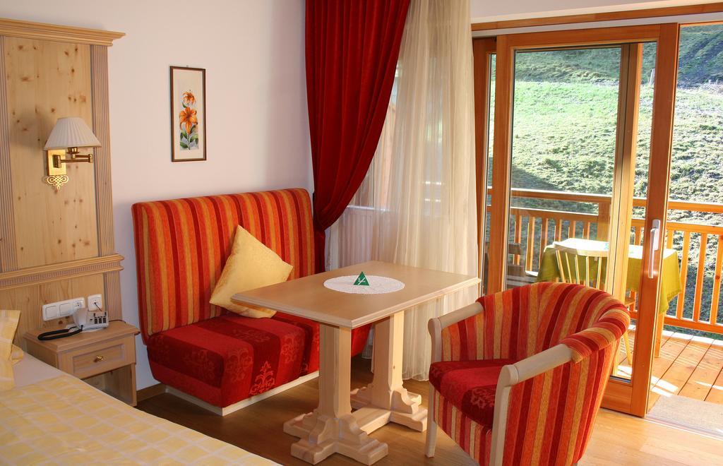 Hotel Schoene Aussicht Kartitsch Bagian luar foto