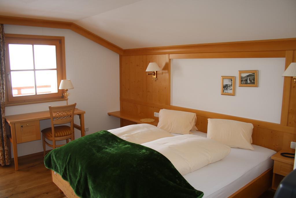 Hotel Schoene Aussicht Kartitsch Bagian luar foto