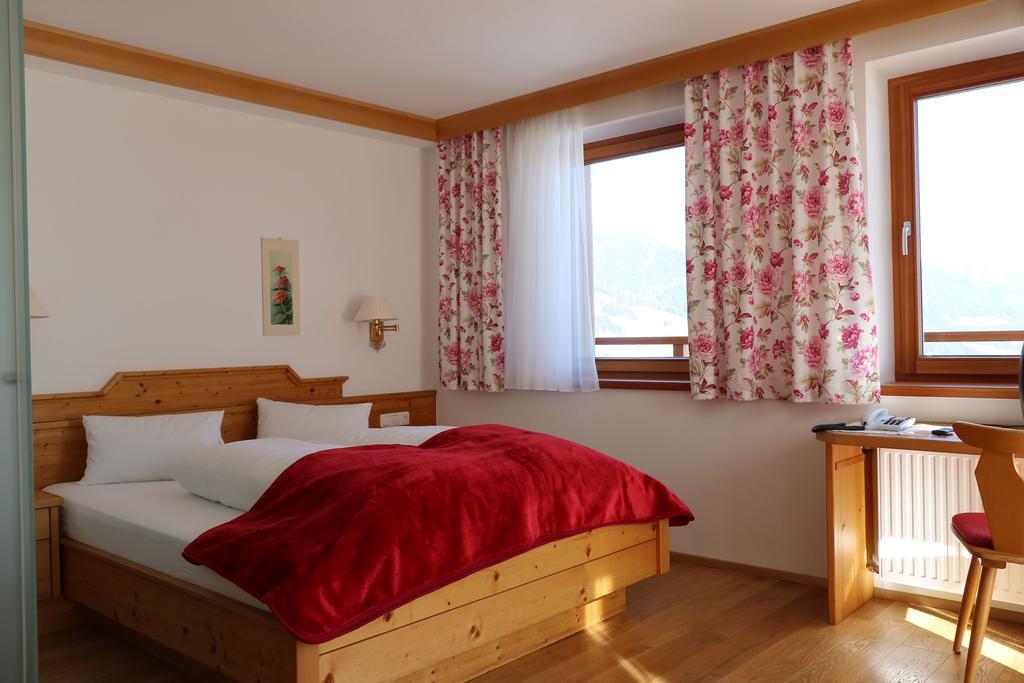 Hotel Schoene Aussicht Kartitsch Bagian luar foto