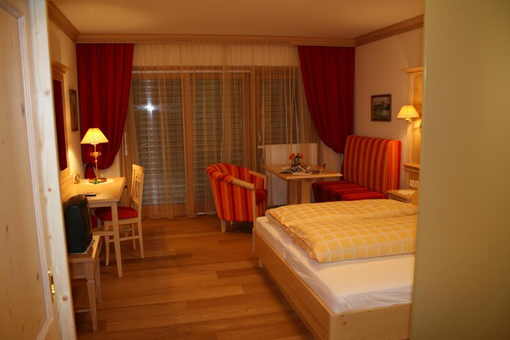 Hotel Schoene Aussicht Kartitsch Bagian luar foto