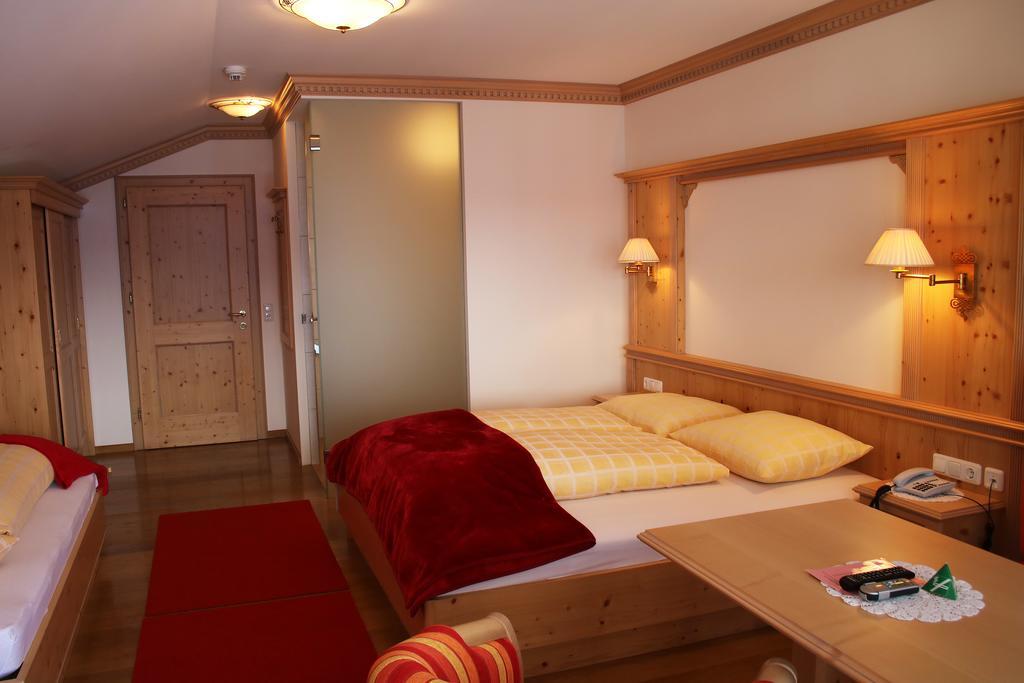 Hotel Schoene Aussicht Kartitsch Bagian luar foto