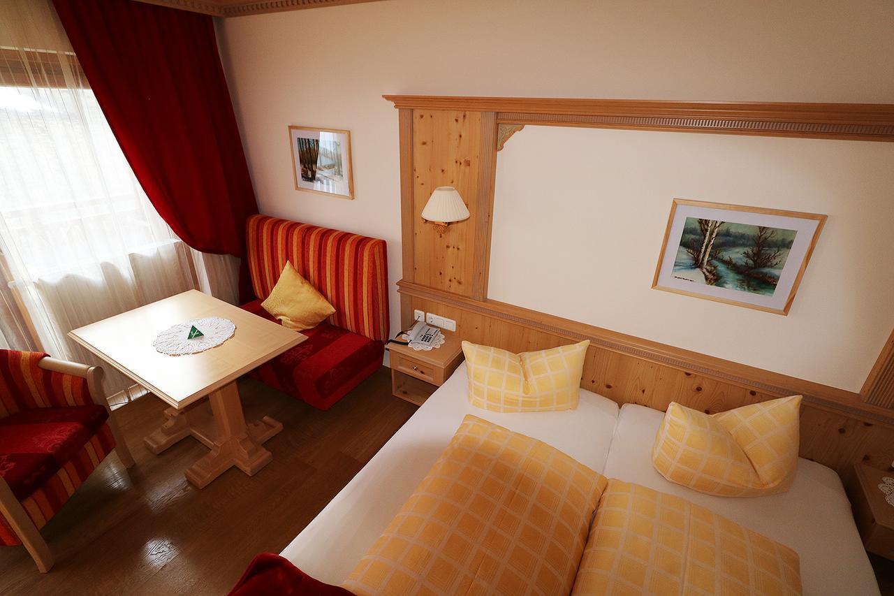 Hotel Schoene Aussicht Kartitsch Bagian luar foto