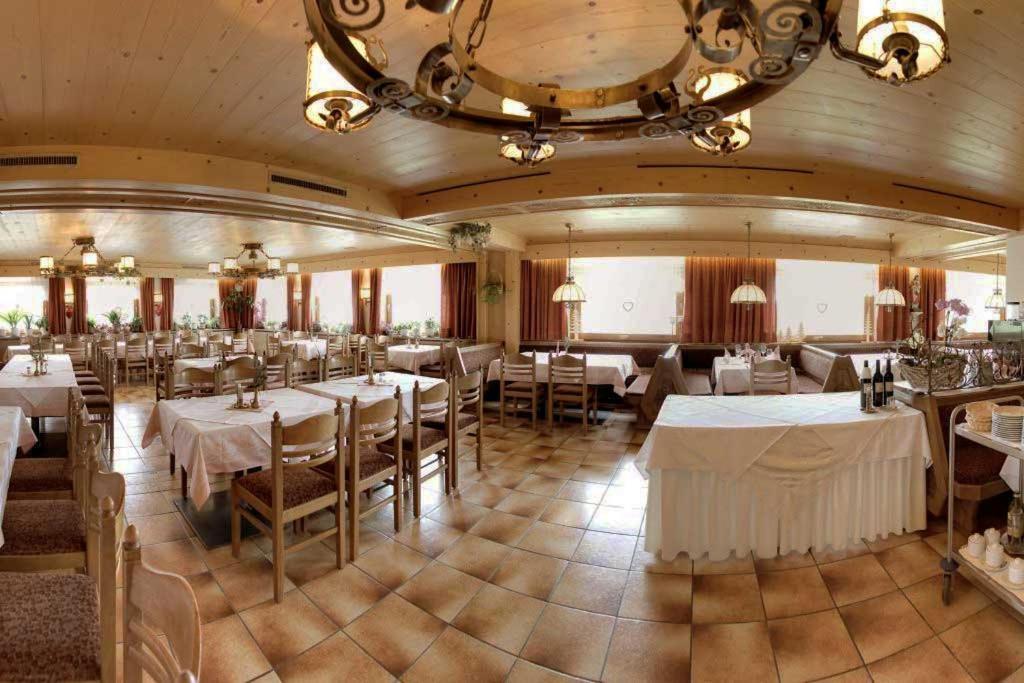 Hotel Schoene Aussicht Kartitsch Bagian luar foto